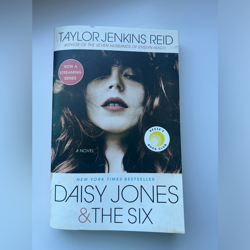 Daisy Jones and The Six Book